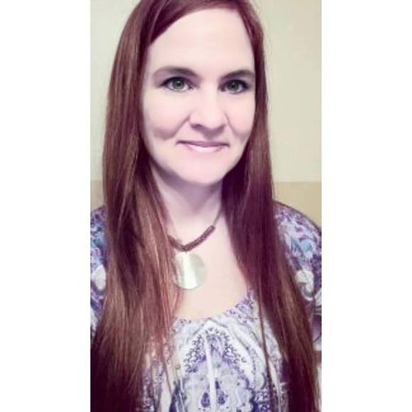 Meet your Posher, Stephanie - Picture 1 of 1